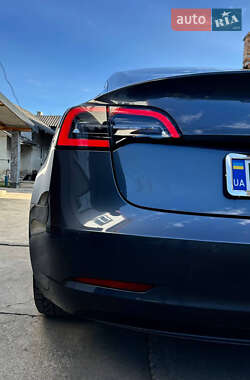 Седан Tesla Model 3 2019 в 