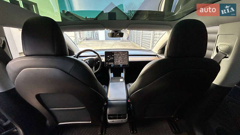 Седан Tesla Model 3 2019 в Львові
