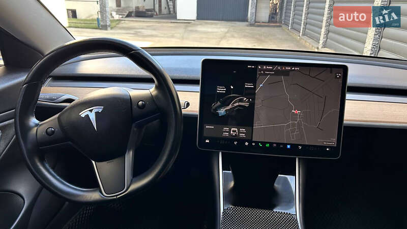 Седан Tesla Model 3 2019 в Львові