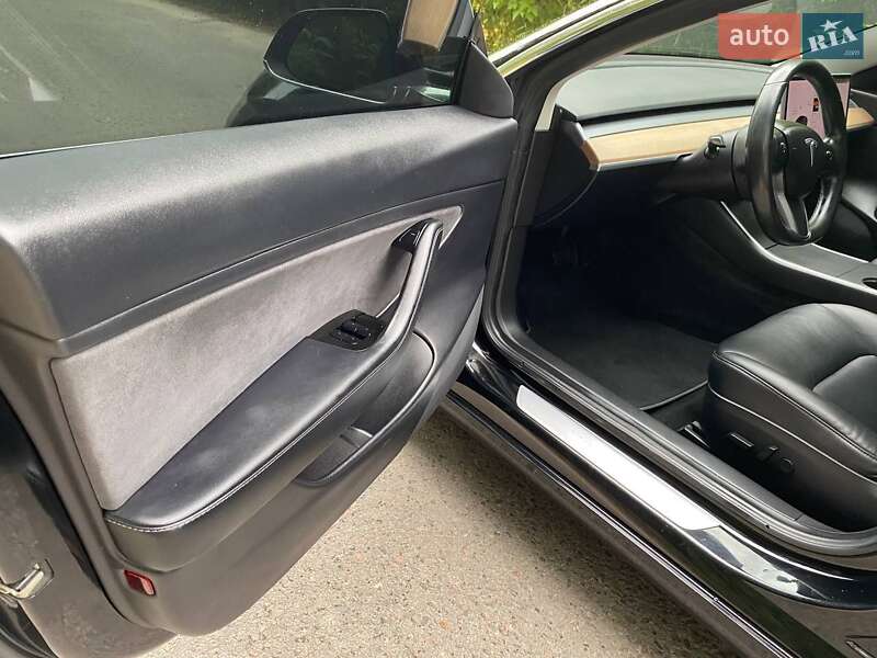 Седан Tesla Model 3 2018 в Ковеле