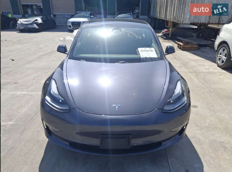 Седан Tesla Model 3 2021 в Киеве