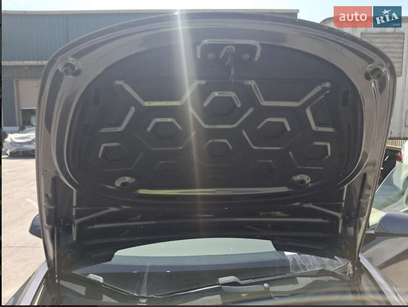 Седан Tesla Model 3 2021 в Киеве