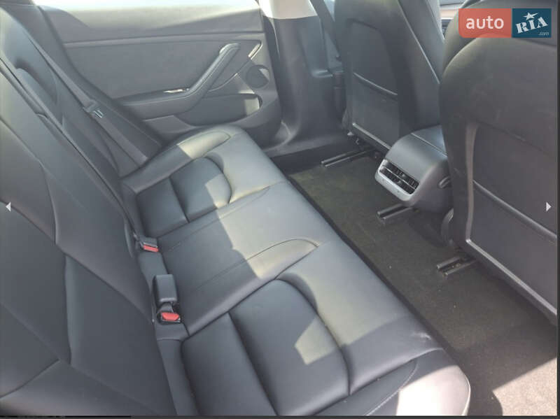 Седан Tesla Model 3 2021 в Киеве