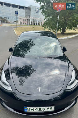 Седан Tesla Model 3 2021 в 