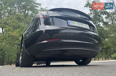 Седан Tesla Model 3 2021 в 