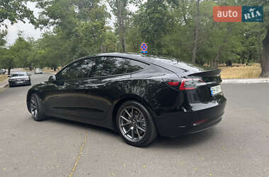 Седан Tesla Model 3 2021 в 
