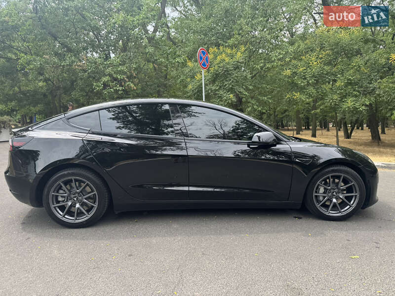Седан Tesla Model 3 2021 в Одесі