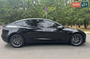 Седан Tesla Model 3 2021 в 