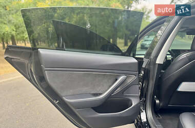 Седан Tesla Model 3 2021 в 