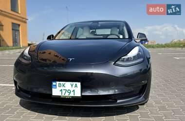Седан Tesla Model 3 2020 в Рівному