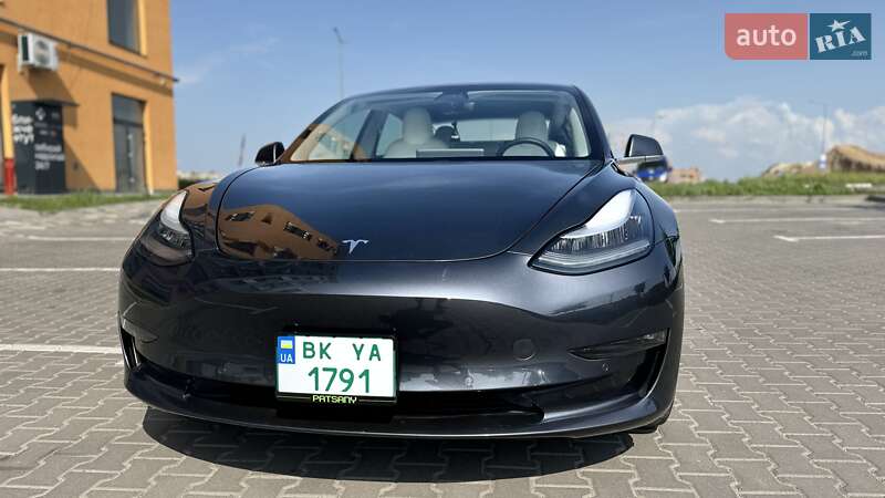 Tesla Model 3 2020