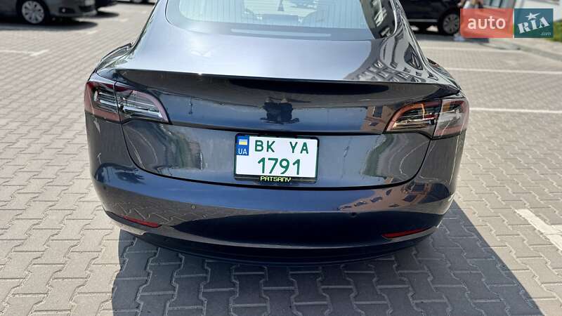 Седан Tesla Model 3 2020 в Рівному
