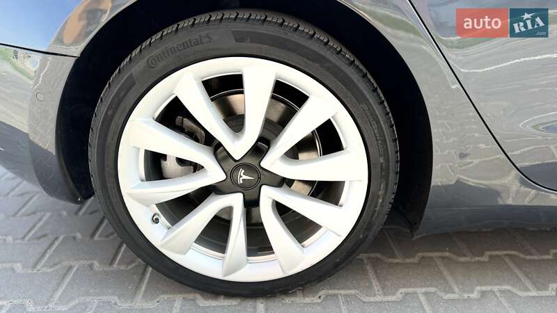 Седан Tesla Model 3 2020 в Рівному