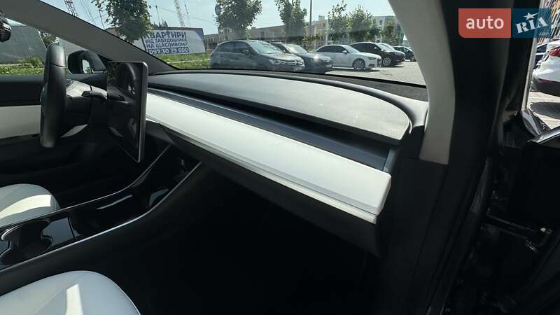 Седан Tesla Model 3 2020 в Рівному