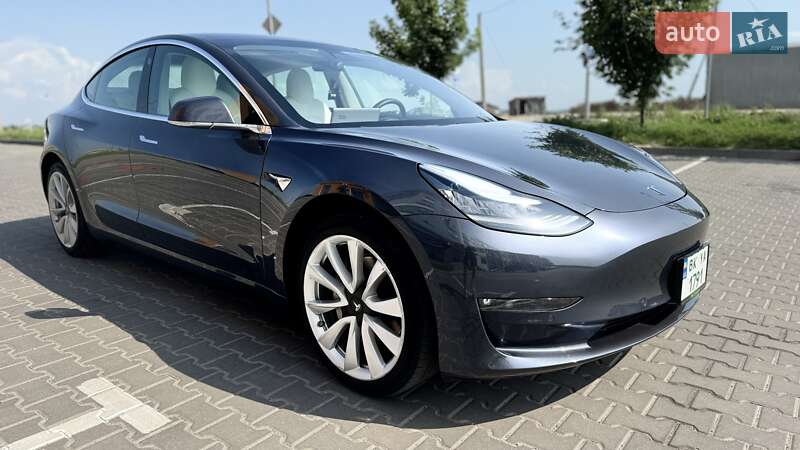 Седан Tesla Model 3 2020 в Рівному
