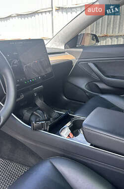 Седан Tesla Model 3 2020 в 