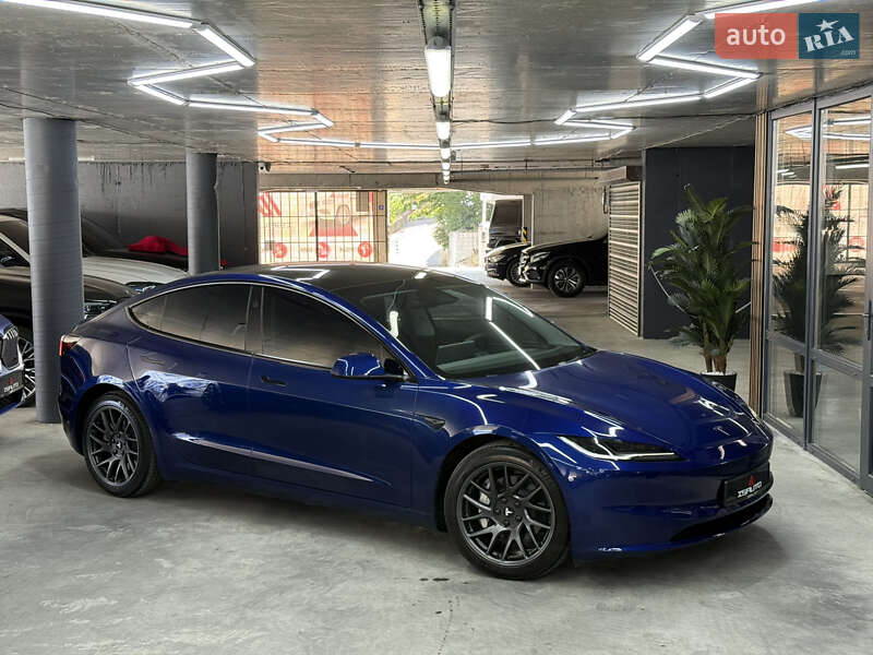 Tesla Model 3 2024