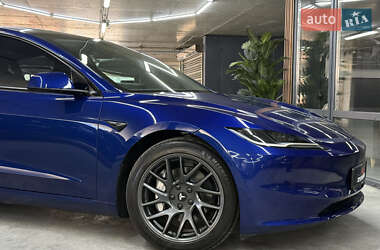 Седан Tesla Model 3 2024 в 