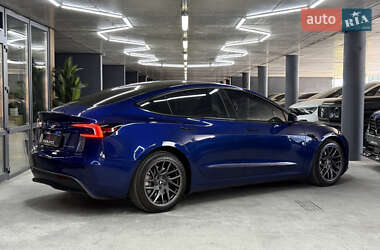 Седан Tesla Model 3 2024 в 