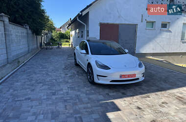 Седан Tesla Model 3 2022 в 