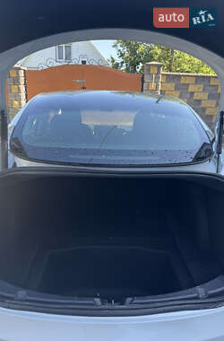 Седан Tesla Model 3 2022 в 