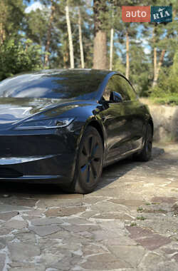 Седан Tesla Model 3 2024 в 