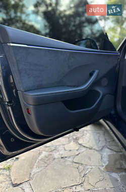 Седан Tesla Model 3 2024 в 