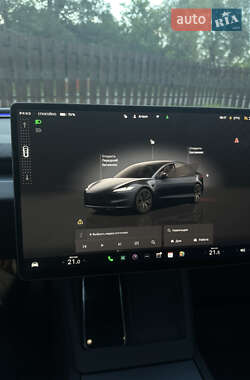 Седан Tesla Model 3 2024 в 