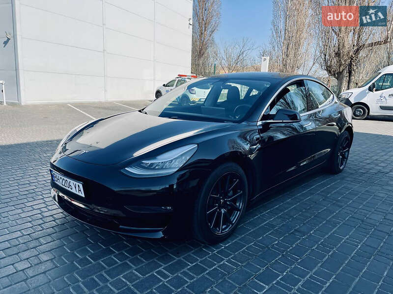Седан Tesla Model 3 2020 в 