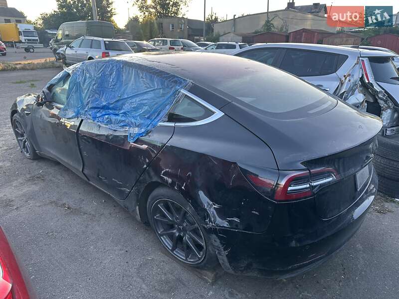 Седан Tesla Model 3 2018 в Ровно