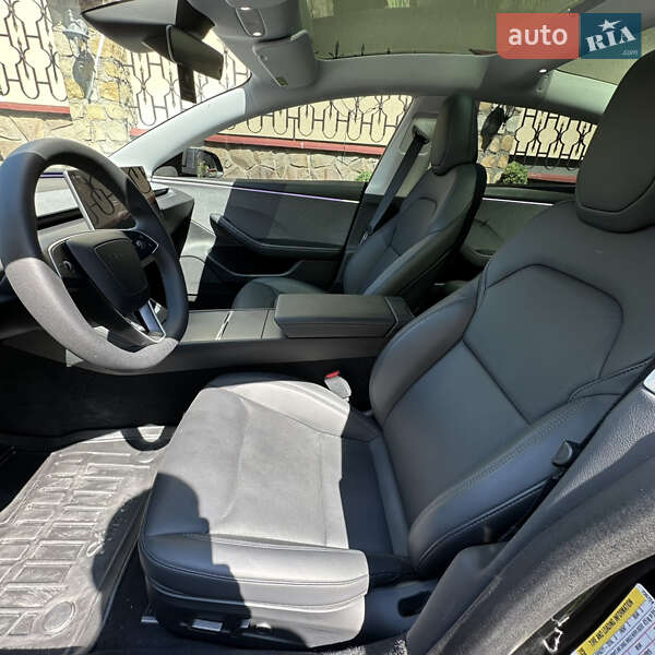 Седан Tesla Model 3 2024 в Львове