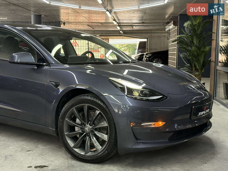 Седан Tesla Model 3 2023 в Одессе