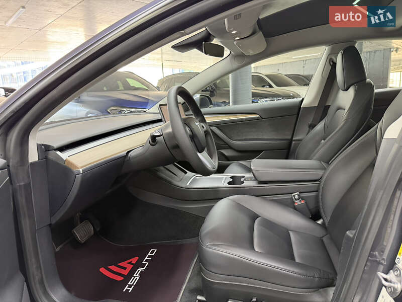 Седан Tesla Model 3 2023 в Одессе