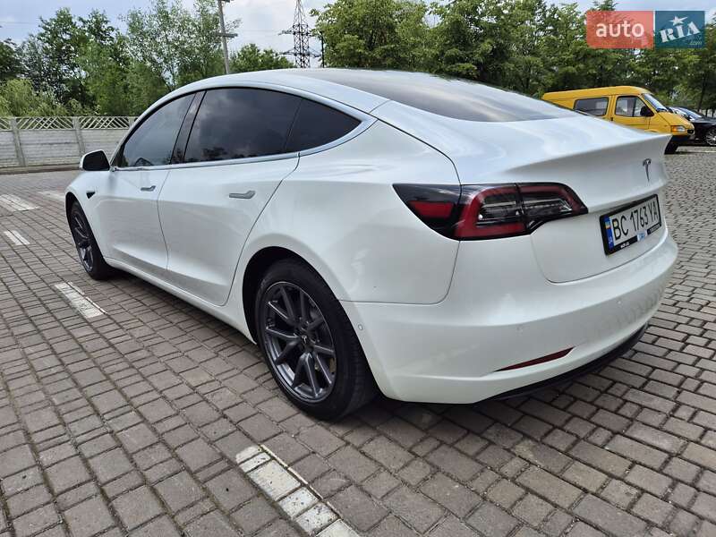 Седан Tesla Model 3 2020 в Івано-Франківську