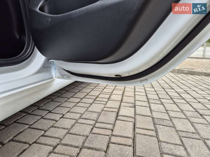 Седан Tesla Model 3 2020 в Івано-Франківську
