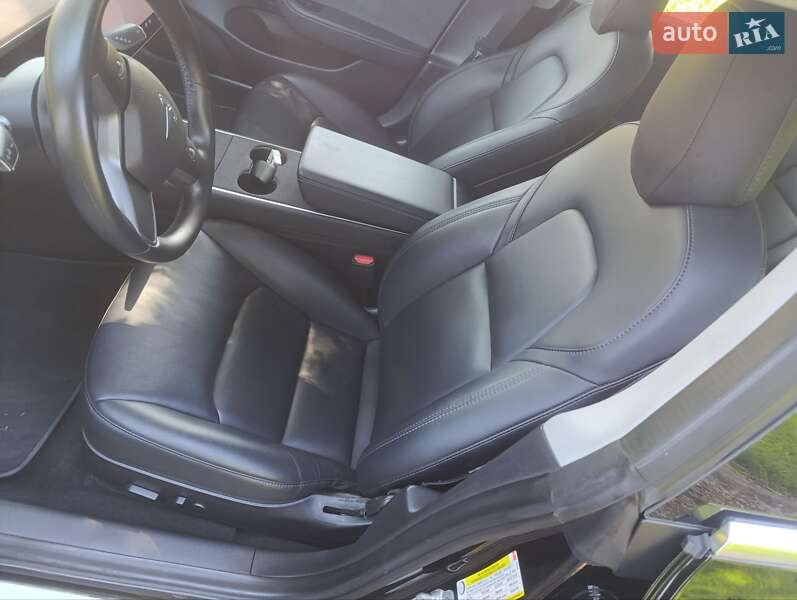 Седан Tesla Model 3 2019 в Киеве