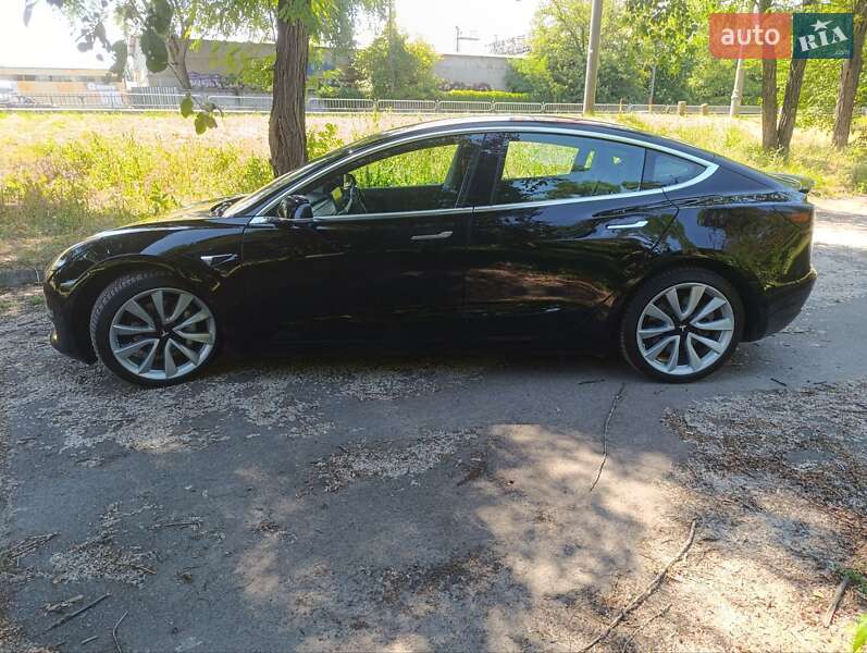 Седан Tesla Model 3 2019 в Киеве