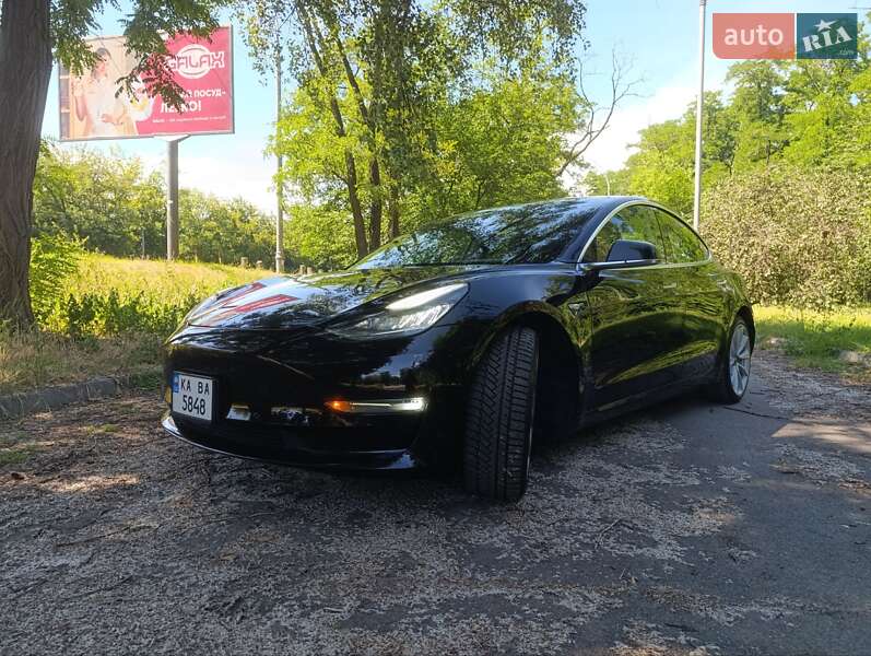 Седан Tesla Model 3 2019 в Киеве