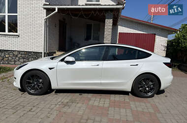 Седан Tesla Model 3 2023 в 