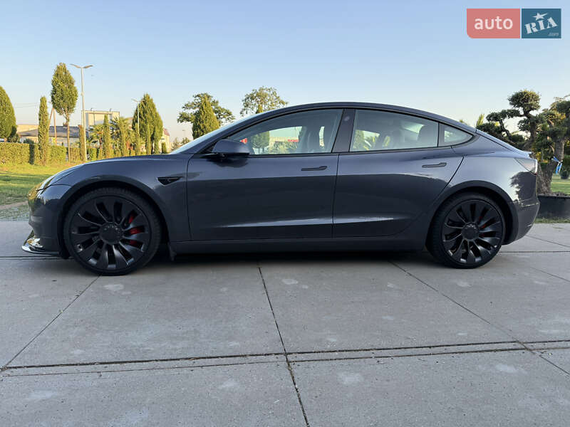 Седан Tesla Model 3 2022 в Киеве