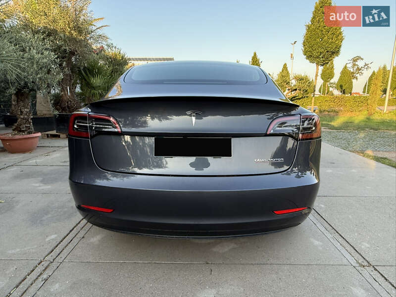 Седан Tesla Model 3 2022 в Киеве