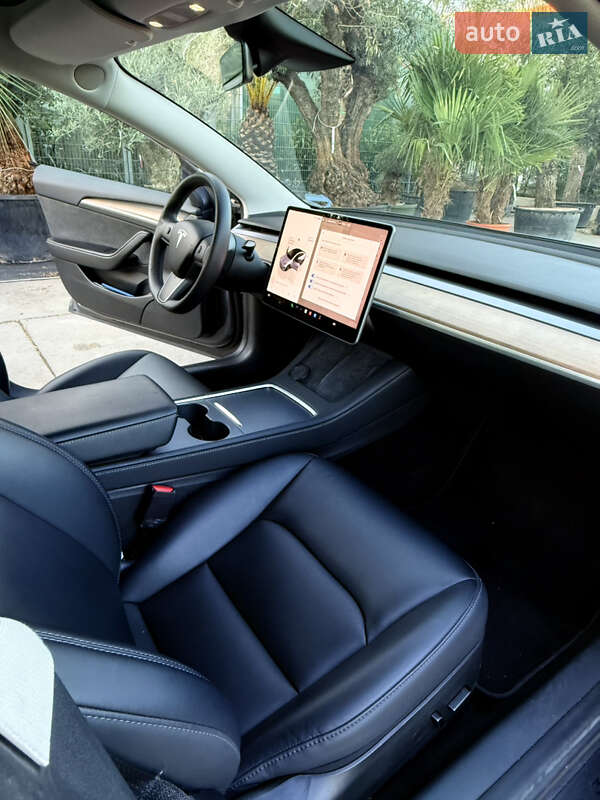 Седан Tesla Model 3 2022 в Киеве