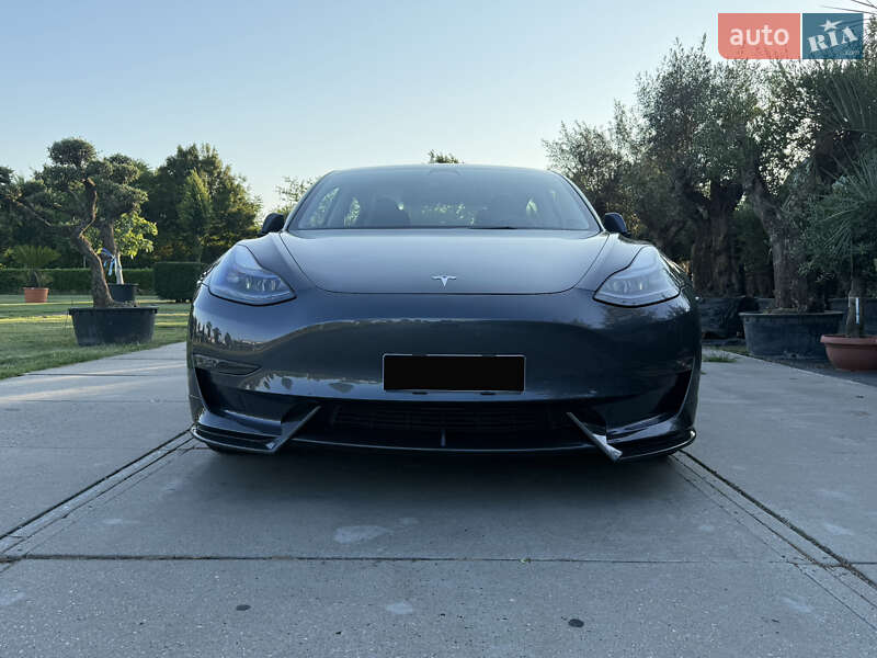 Седан Tesla Model 3 2022 в Киеве