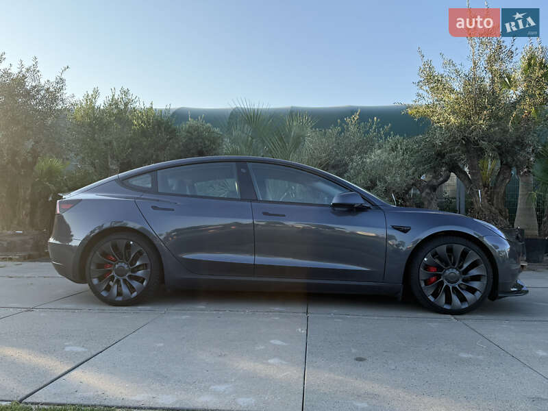 Седан Tesla Model 3 2022 в Киеве