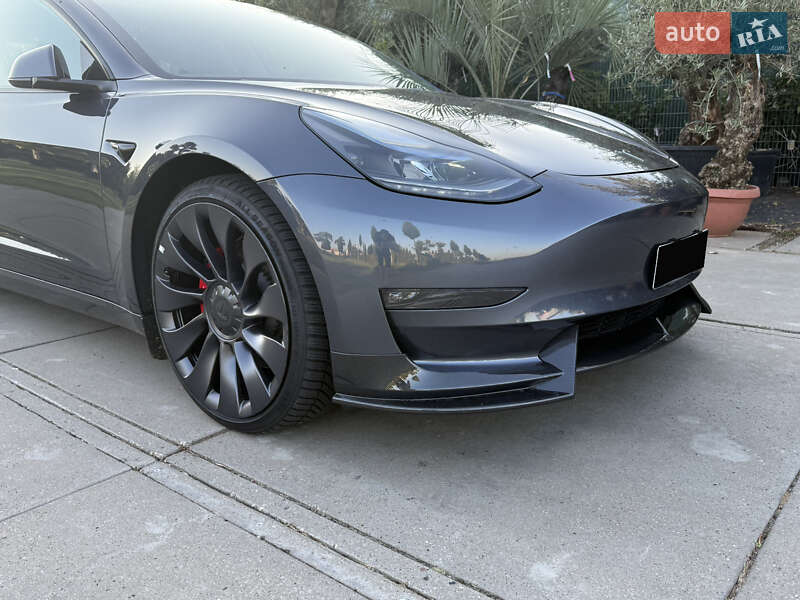 Седан Tesla Model 3 2022 в Киеве