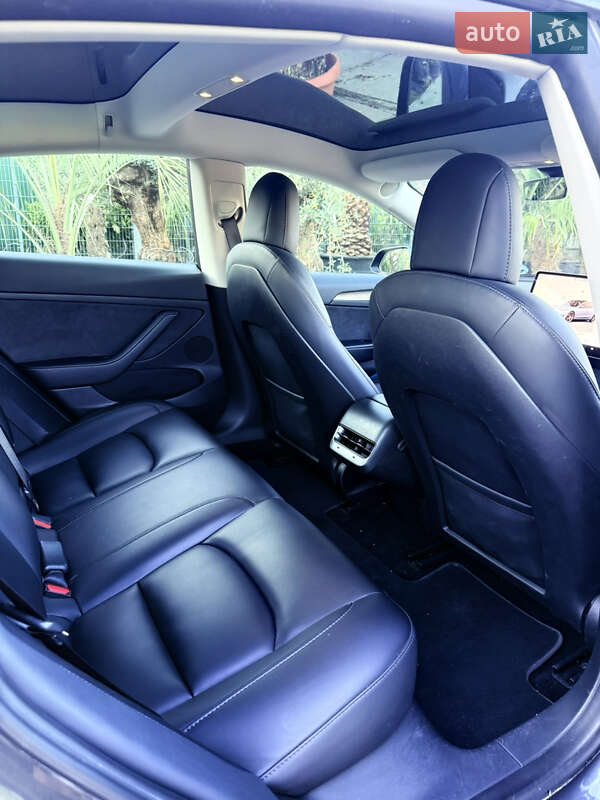Седан Tesla Model 3 2022 в Киеве