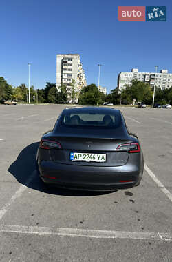 Седан Tesla Model 3 2022 в 