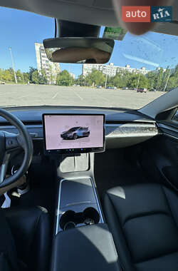 Седан Tesla Model 3 2022 в 