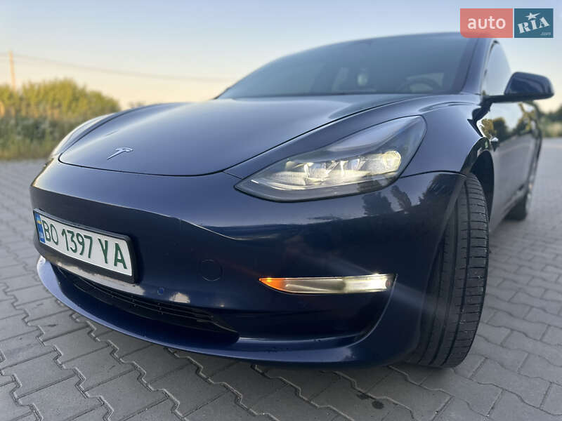 Седан Tesla Model 3 2021 в 