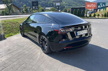Седан Tesla Model 3 2022 в 